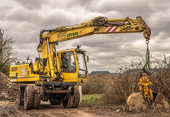 挖机保养成本分析:如何降低维护费用